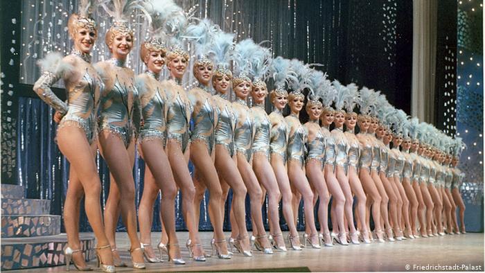 Артистки балета театра Фридрихштадтпаласт в 1981 году 