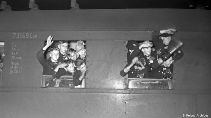 Дети возвращаются из лагеря. Берлин, 1940 годы