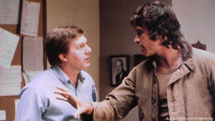 Триллер Заговор Параллакс (1974) с Уорреном Битти (справа)