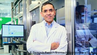 Угур Шахин в лаборатории своей компании BioNTech в Майнце 