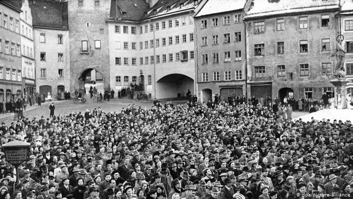 Демонстрация против казни военных преступников в баварском Ландсберге, 1951 год