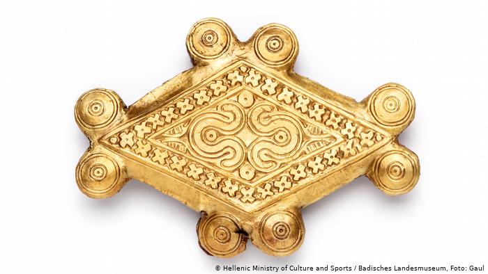 Пуговица из кости и золота XVI века до н.э.