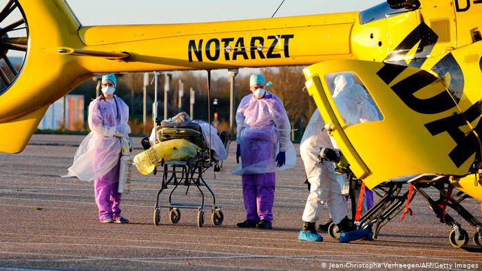 Больных коронавирусной инфекцией из Франции отправляют вертолетом на лечение в Германию