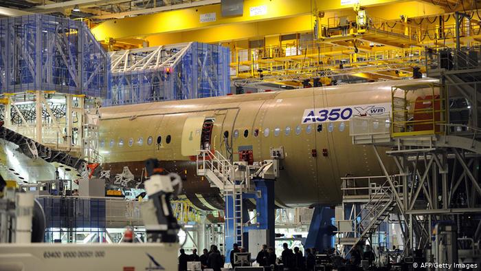 Сборка дальнемагистрального самолета A350 на заводе Airbus в Тулузе
