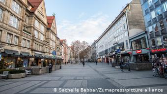 Германия, 16 декабря 2020. Опустевшая торговая улица в Мюнхене после ужесточения локдауна