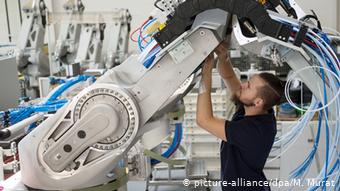 Компания Dürr AG выпускает окрасочные роботы для автомобильных заводов