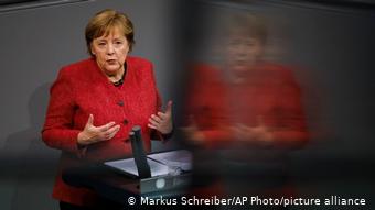 Ангела Меркель, выступая перед депутатами бундестага, призвала к введению жесткого локадуна 