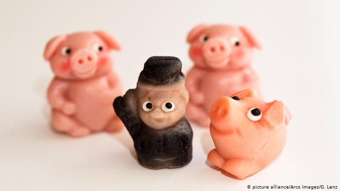 Марципановые свинки и трубочист - традиционные новогодние презенты в Германии