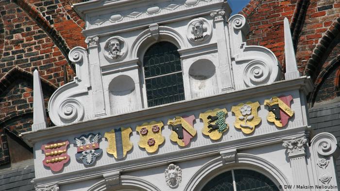 Гербы на фасаде ратуши в Любеке
