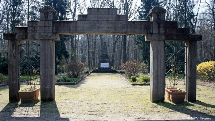 Памятник советским солдатам на территории больницы им. королевы Елизаветы в Лихтенберге 