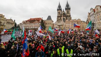 Демонстрация противников карантинных ограничений в Праге 10 января