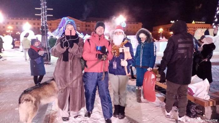 Участники протестов в поддержку Фургала встречают на площади Ленина Новый год