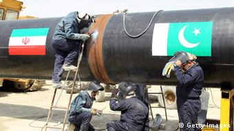 На строительстве газопровода из Ирана в Пакистан 
