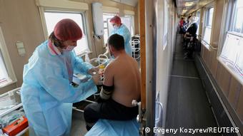 Жителей Иркутской области от коронавируса прививают в специальном медицинском поезде