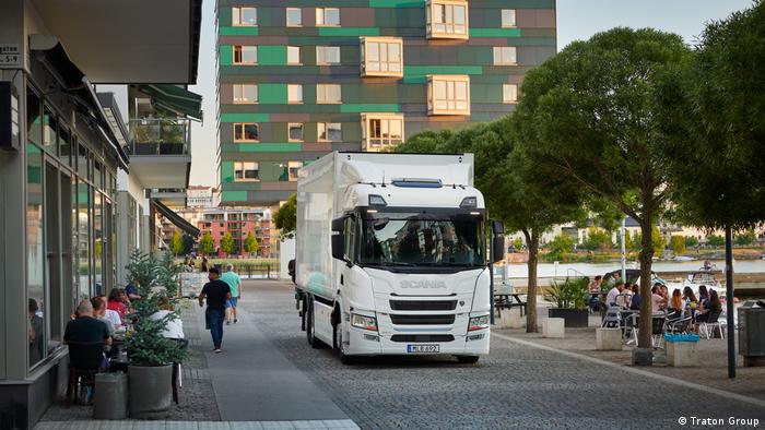 Электрический грузовик Scania для развоза товаров в городских условиях 