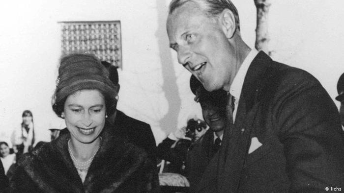 Елизавета Вторая и принц Филипп в Иране в 1961 году