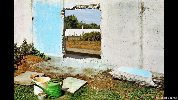 Огородная идиллия у Берлинской стены (июль 1990)