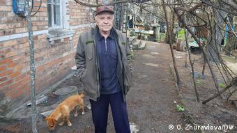 Вместе с пенсионером Лукьяненко живут собака, десяток котов и пчелы