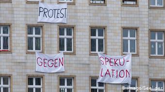 Транспаранты против спекуляции жильем в Берлине 