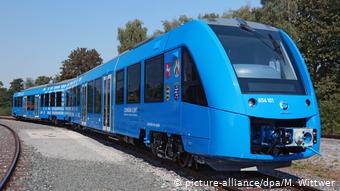 Первый водородный поезд фирмы Alstom на испытательном полигоне в немецком Зальцгиттере