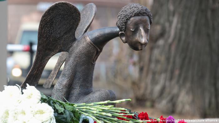 Скульптура ангела в Петербурге
