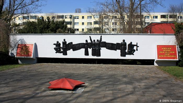 Памятник погибшим солдатам в берлинском Альт-Хоэншёнхаузене 