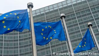 Флаги ЕС у здания Еврокомиссии 
