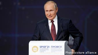 Владимир Путин на ПМЭФ-2021