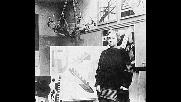 Александра Экстер в своем парижском ателье в 1920-е годы.