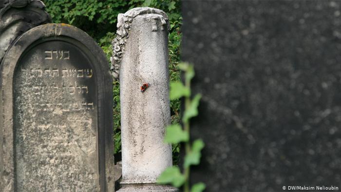 Надгробия в более новой части еврейского кладбища Вормса