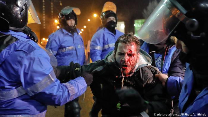 Столкновения протестующих с полицией