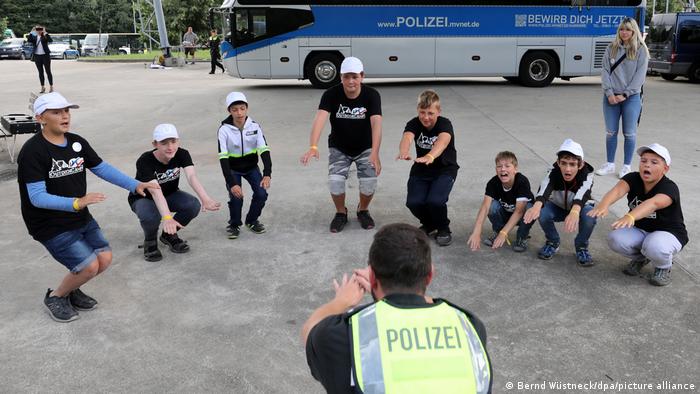 Deutschland Outdoorcamp der Landespolizei Mecklenburg-Vorpommern für Kinder