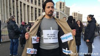 На акции протеста в Москве против цензуры в интернете 