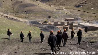 Афганские шахтеры с угольной шахты близ Герата 