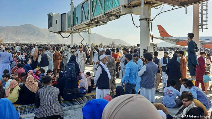 На летном поле аэропорта Кабула 16 августа