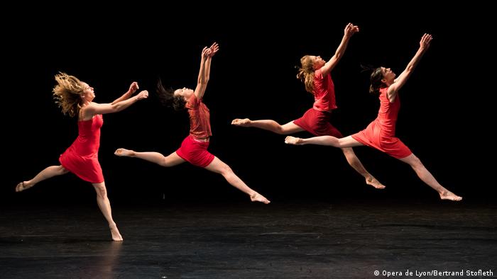 Пример современного танца на Бетховенском фестивале - 'Trois grandes Fugues' в исполнении балетной труппы Лионской оперы