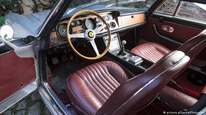 Эту модель - Ferrari 330 GT 2+2 - Энцо Феррари выбрал в середине 1960-х годов в качестве своего личного автомобиля.