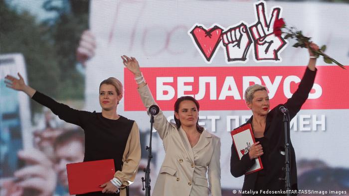 Вероника Цепкало, Светлана Тихановская и Мария Колесникова на митинге в Минске 30 июля 2020 года 