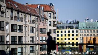 Вид на многоквартирные дома в центре Берлина