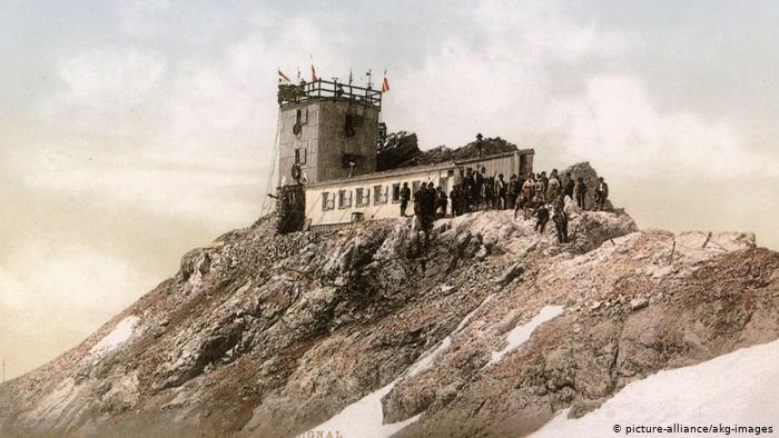 Одна из первых немецких метеостанций была открыта в 1883 году на горе Цугшпитце в Баварии