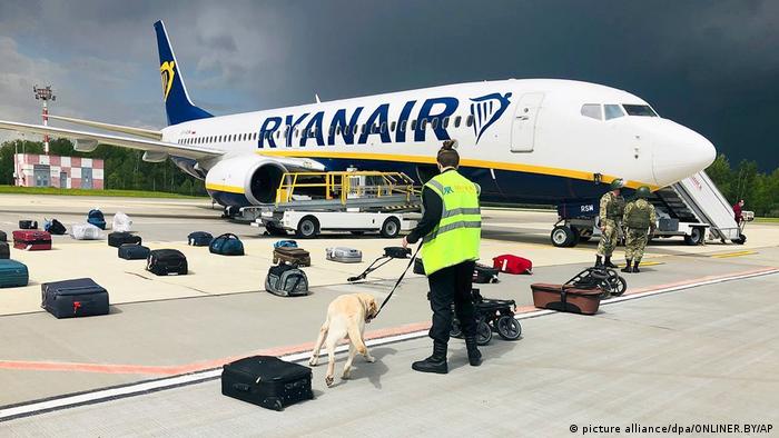 Самолет Ryanair в аэропорту в Минске после вынужденной посадки