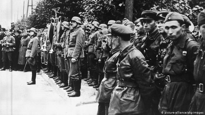 Совместный парад нацистских и оветских войск в Бресте после разгрома Польши. 1939 год