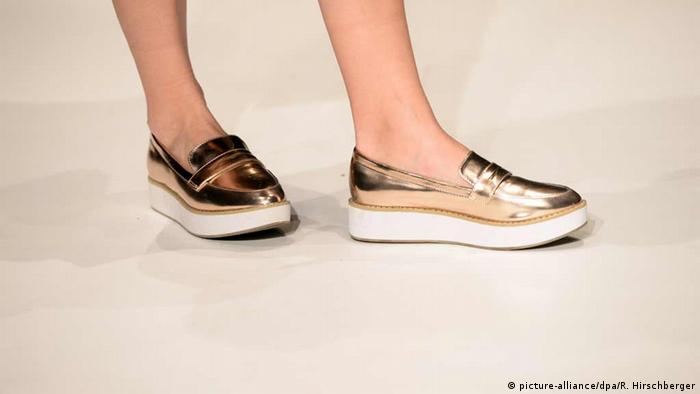 Обувь оттенков золотистый или серебристый металлик