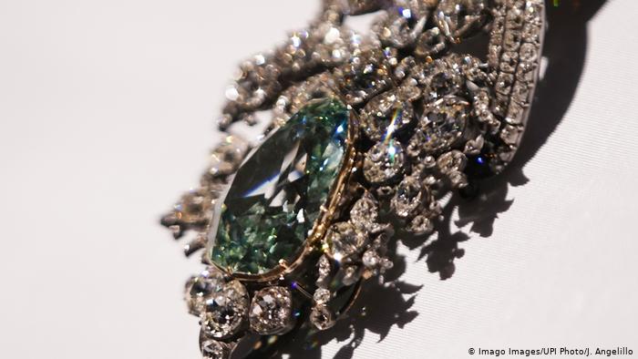 Уникальный зеленый бриллиант в 41 карат (8,2 грамма) - один из самых больших в мире