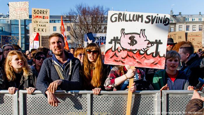 Island Proteste gegen Premierminister Gunnlaugson