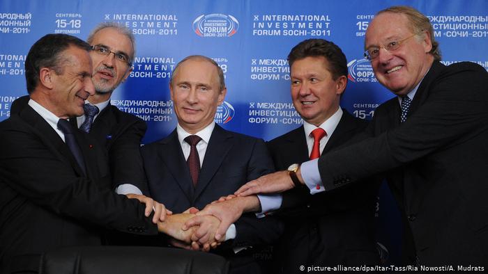 Владимир Путин при подписании соглашения о Южном потоке 16 сентября 2011 года