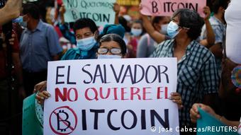 Жители Сальвадора, недовольные признанием биткоина официальной валютой, сентябрь 2021 года