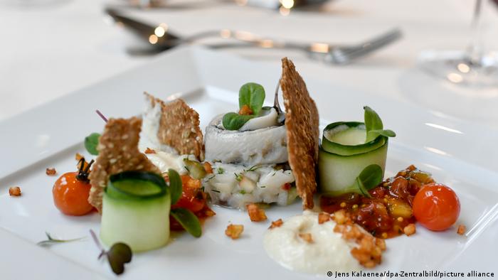 Рыбная кухня Германии - селедка матьес