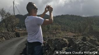 Джонас Перес снимает извержение вулкана на смартфон