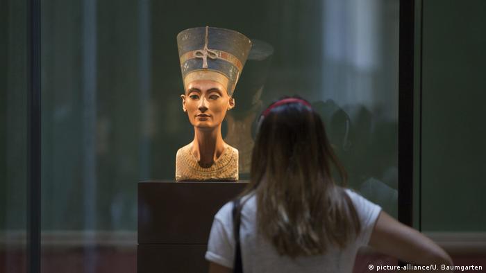 Бюст Нефертити в Новом музее